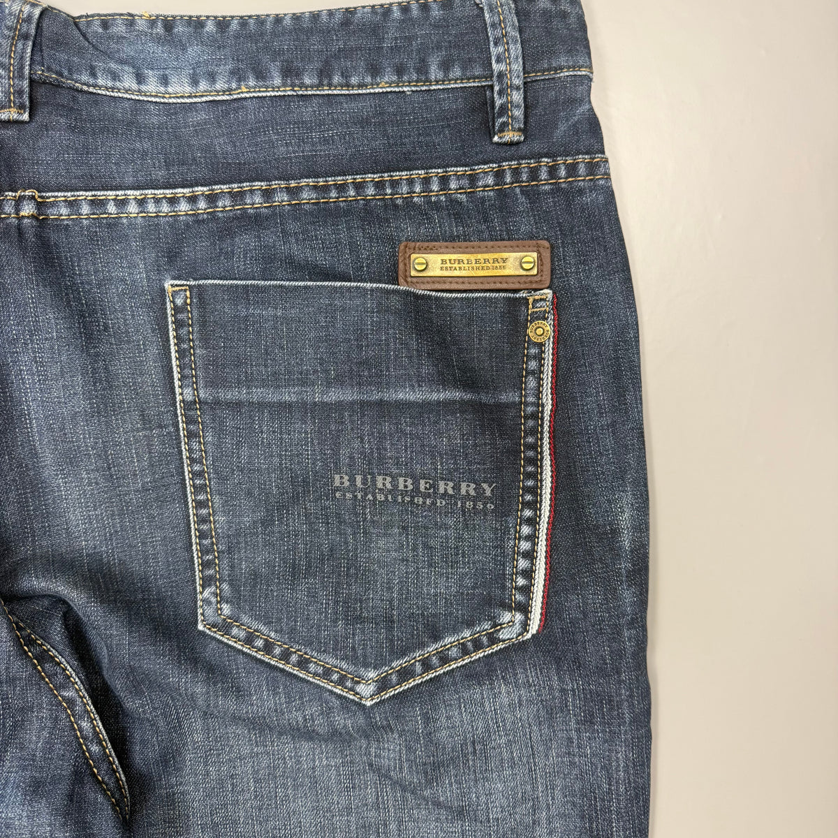 Burberry Washed Vintage Jeans | L