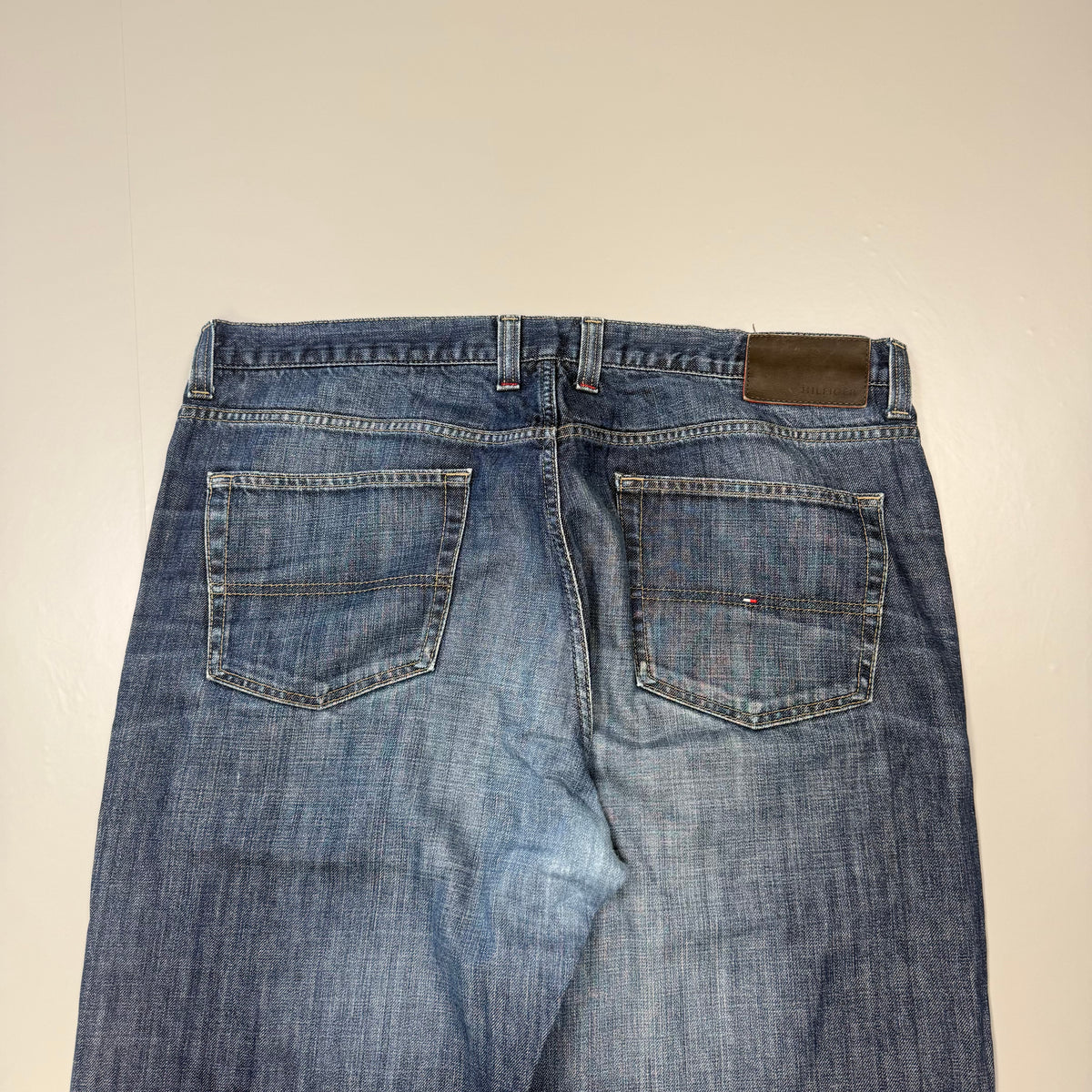 Tommy Hilfiger Washed Vintage Jeans | L